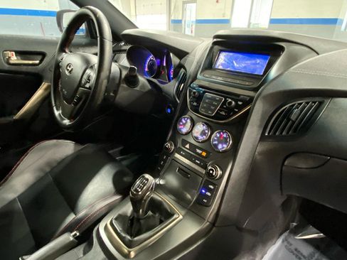 Used 2015 Hyundai Genesis 3.8 RWD image 15