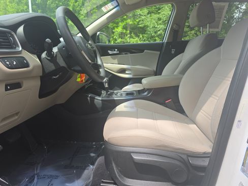 Used 2019 Kia Sorento FWD image 14