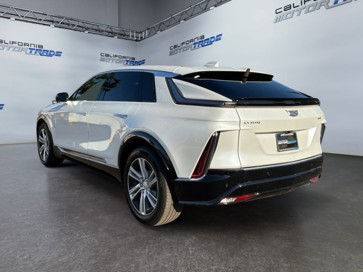 Used 2024 Cadillac Lyriq Tech RWD image 7