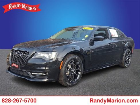 Used 2023 Chrysler 300 Touring L w/ Popular Equipment Group image 1