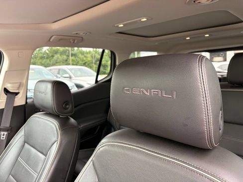 Used 2021 GMC Acadia Denali w/ Denali Technology Package FWD image 22