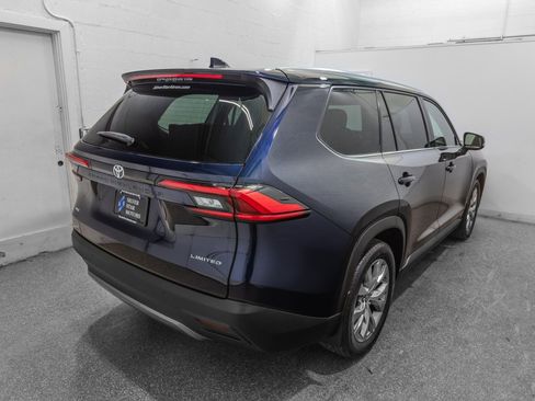 Used 2024 Toyota Grand Highlander AWD image 8