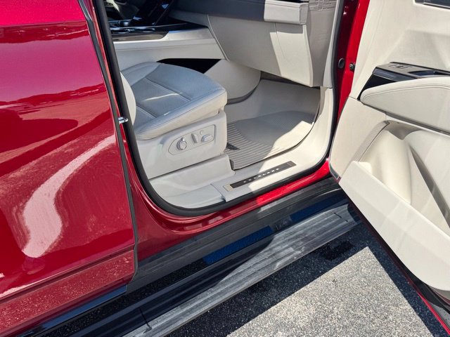 Used 2025 Cadillac Escalade ESV Sport Platinum AWD/4WD image 11