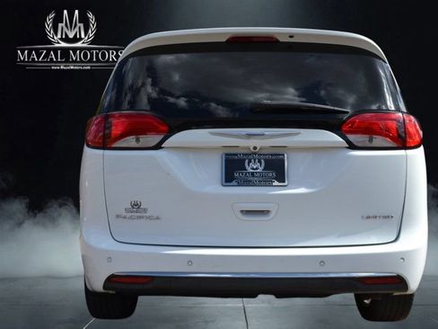 Used 2017 Chrysler Pacifica Limited FWD image 13