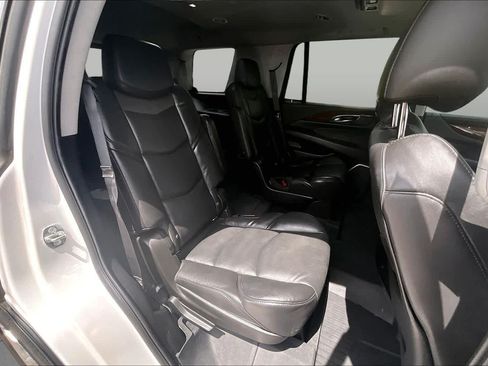 Used 2020 Cadillac Escalade Premium Luxury RWD image 19