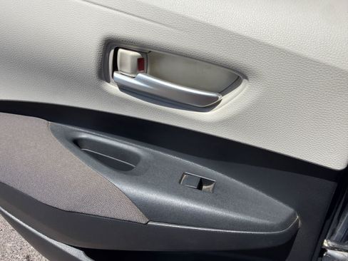 Used 2021 Toyota Corolla LE w/ Carpet Mat Package (TMS) FWD image 11