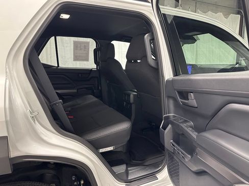 Used 2025 Toyota 4Runner SR5 AWD/4WD image 49
