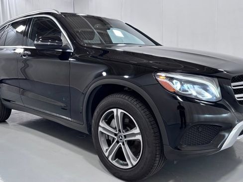 Used 2019 Mercedes-Benz GLC 300 4MATIC image 4