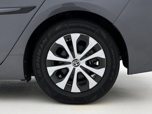 Used 2022 Toyota Prius Prime XLE FWD image 27