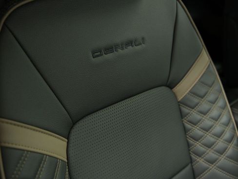 Used 2024 GMC Canyon Denali AWD/4WD image 27