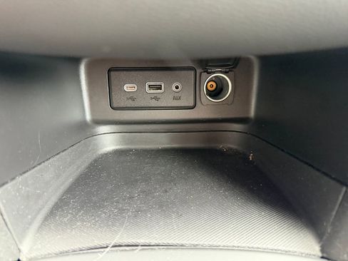 Used 2024 Chevrolet Equinox LT FWD image 23