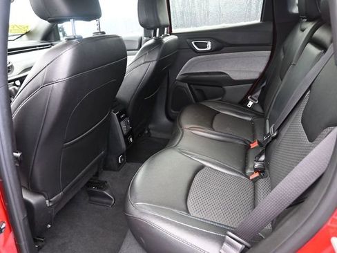 Used 2024 Jeep Compass Latitude image 17