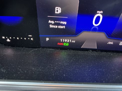 Used 2025 Volkswagen Taos SE w/ Panoramic Sunroof Package image 21