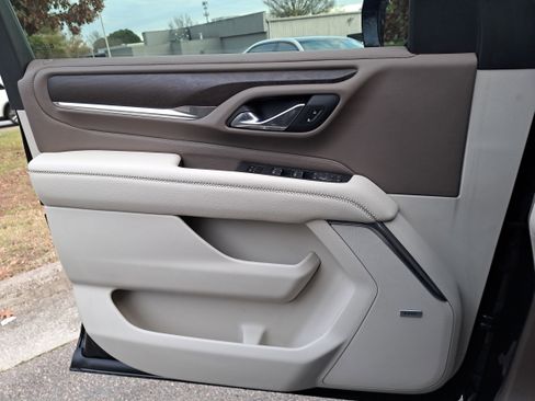 Used 2021 GMC Yukon Denali w/ Denali Premium Package image 28