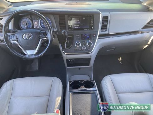 Used 2019 Toyota Sienna XLE FWD image 14