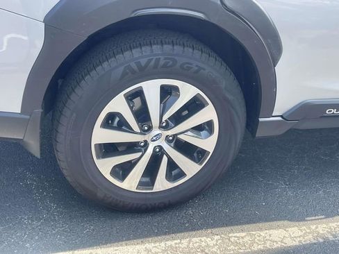 Used 2025 Subaru Outback Premium image 13