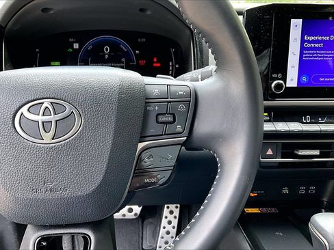Used 2025 Toyota Camry SE w/ Convenience Package FWD image 11