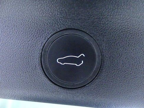 Used 2023 Tesla Model Y Long Range AWD/4WD image 31