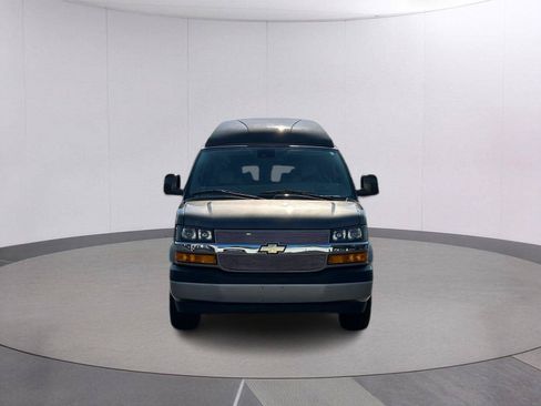 Used 2022 Chevrolet Express 2500 Extended w/ Enhanced Convenience Package RWD image 11