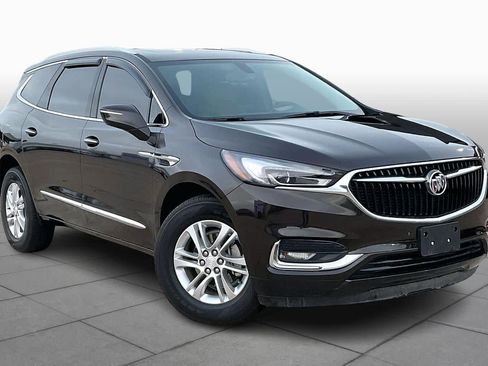 Used 2018 Buick Enclave Essence w/ Trailering Package image 3