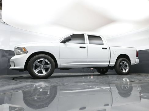 Used 2018 RAM 1500 Express RWD image 46