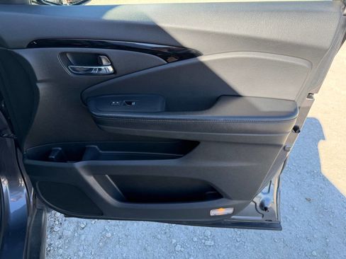 Used 2016 Honda Pilot Touring image 19