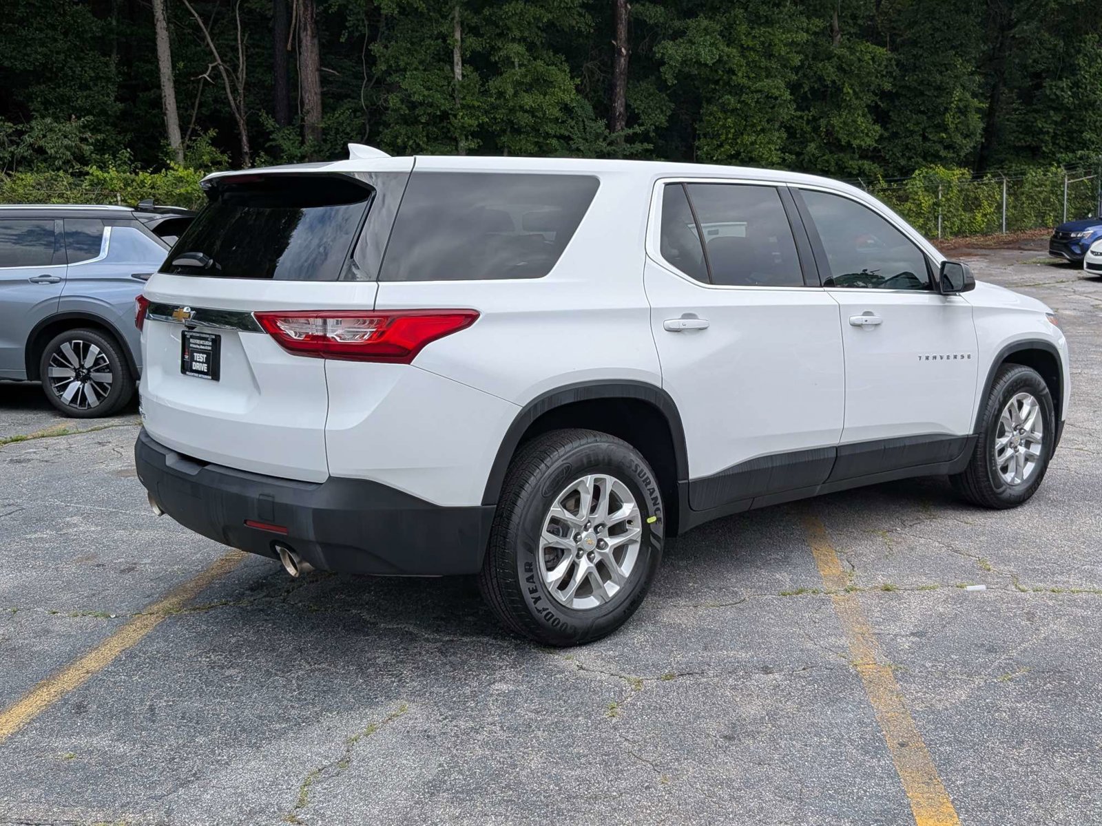 Used 2021 Chevrolet Traverse LS FWD image 4