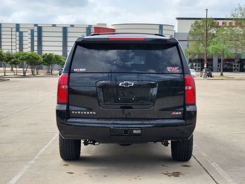 Used 2017 Chevrolet Suburban LT image 6