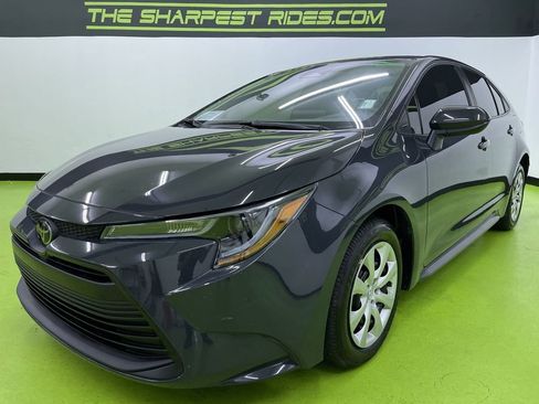 Used 2025 Toyota Corolla LE FWD image 5