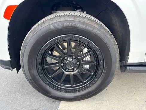 Used 2023 GMC Yukon XL Denali AWD/4WD image 13