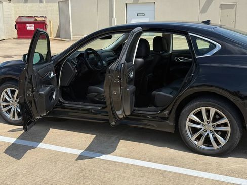 Used 2016 INFINITI Q70 3.7 AWD/4WD image 9