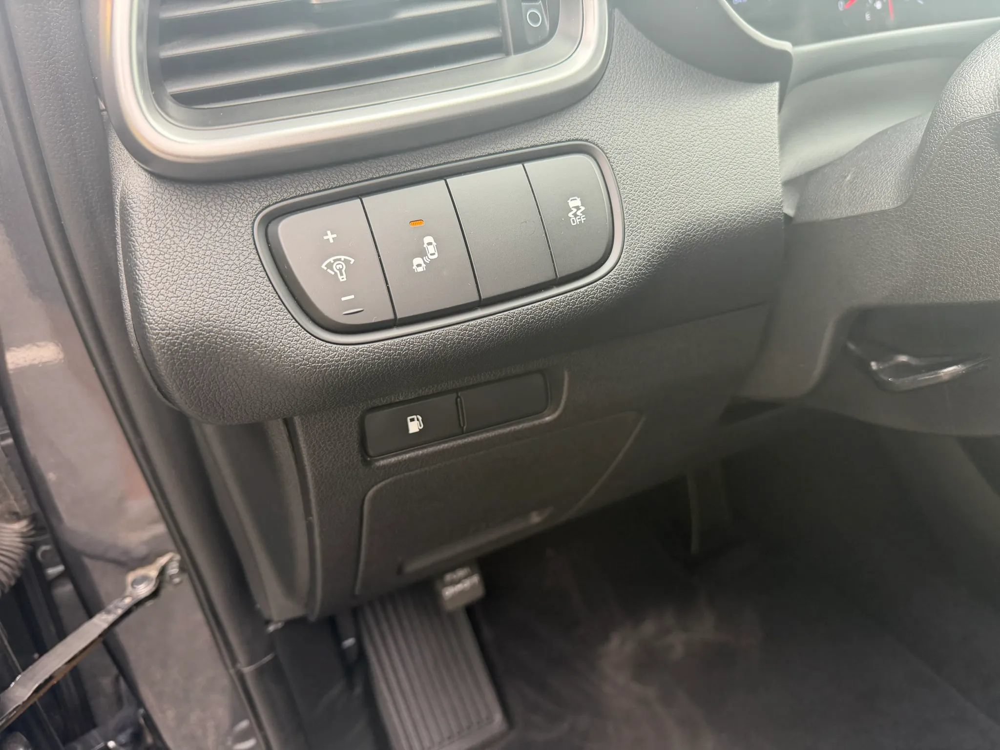 Used 2020 Kia Sorento LX FWD image 11