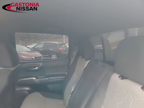 Used 2022 Toyota Tacoma TRD Off-Road image 27