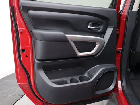 Used 2022 Nissan Titan SV RWD image 31