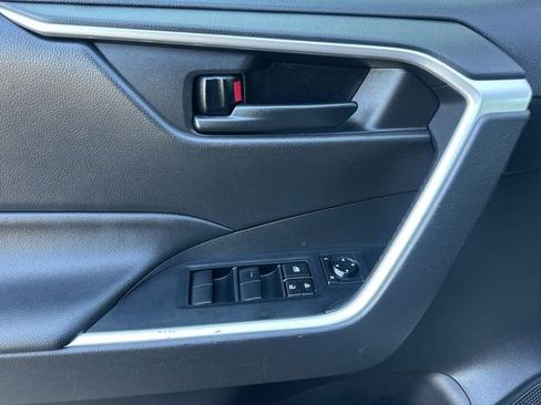 Used 2022 Toyota RAV4 LE image 8