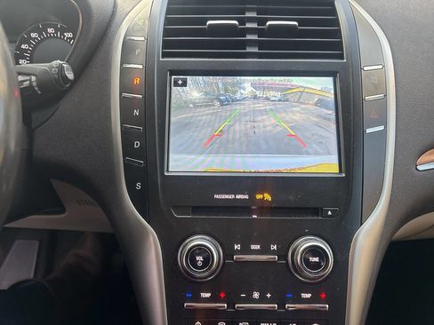 Used 2018 Lincoln MKC Select image 12