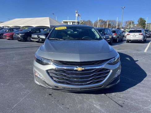 Used 2025 Chevrolet Malibu LT FWD image 2