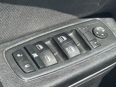 Used 2017 Dodge Charger SE RWD image 25