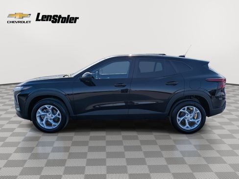 Used 2026 Chevrolet Trax LS w/ LS Convenience Package image 2