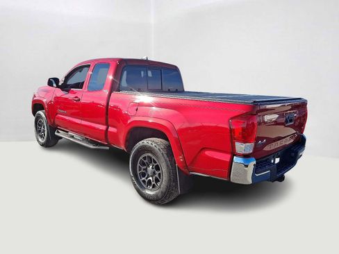 Certified 2017 Toyota Tacoma SR5 image 9