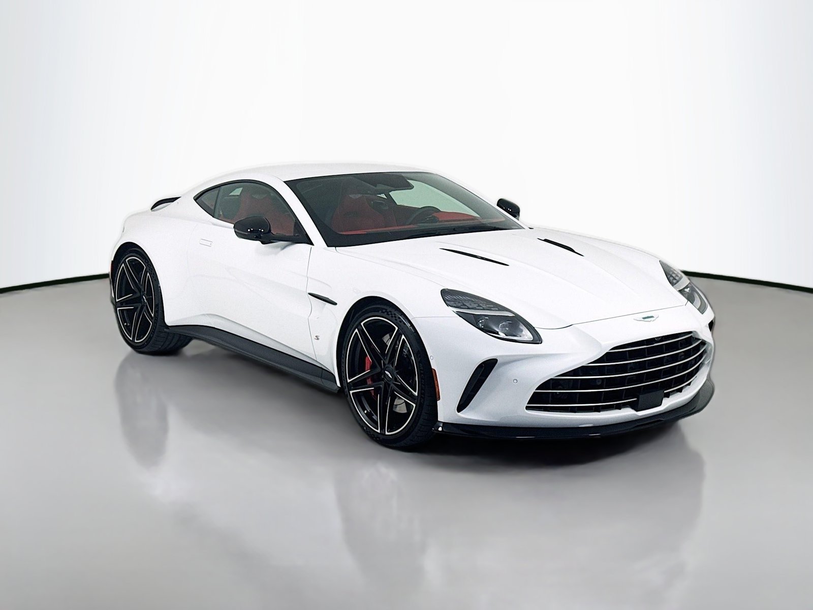 Used 2026 Aston Martin V8 Vantage S RWD image 1