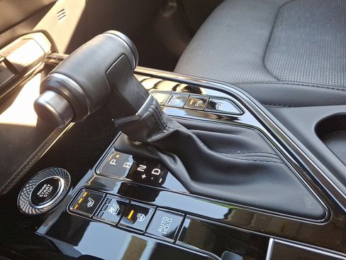 Certified 2025 Kia Niro SX Touring image 15