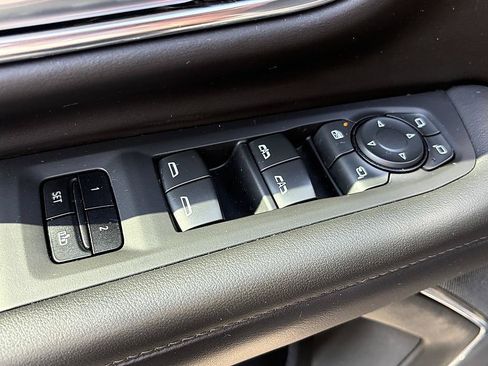 Used 2022 Chevrolet Tahoe Z71 w/ Luxury Package AWD/4WD image 19