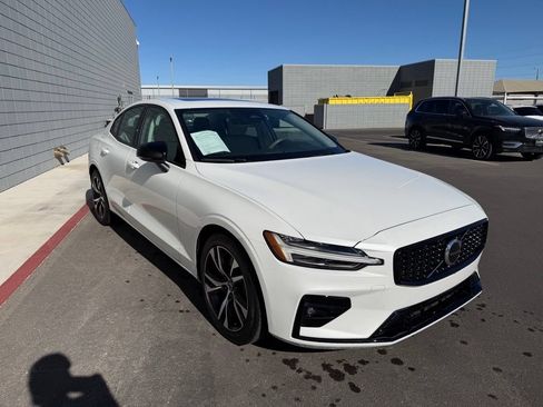 Used 2024 Volvo S60 B5 Core FWD image 3