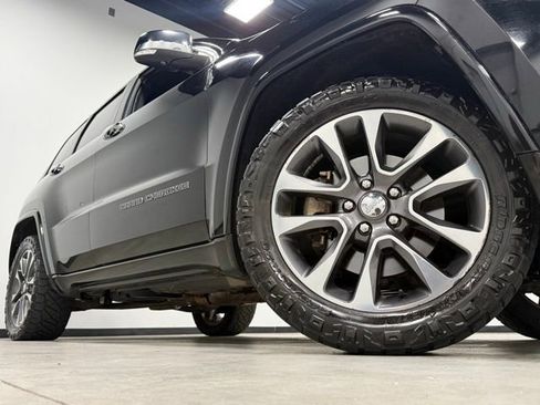 Used 2017 Jeep Grand Cherokee Overland AWD/4WD image 3