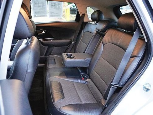 Used 2019 Kia Niro EX image 16