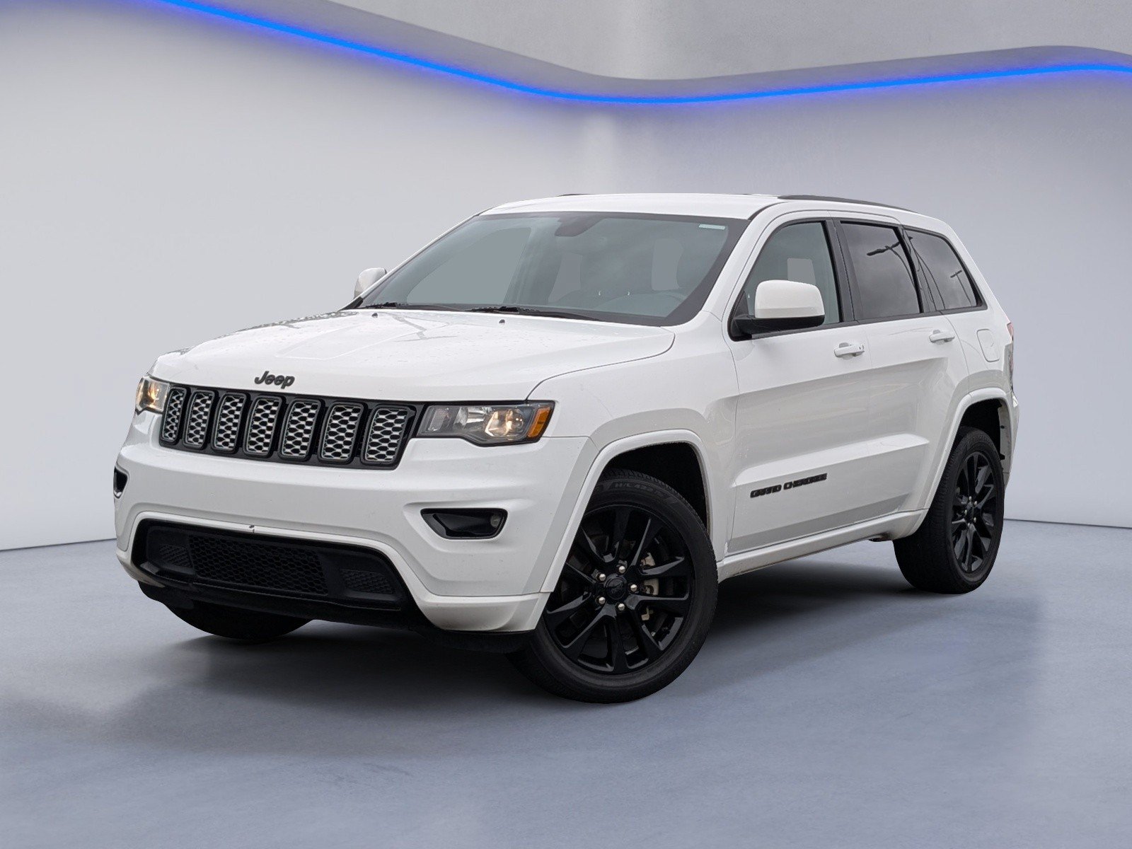 Used 2019 Jeep Grand Cherokee Altitude AWD/4WD image 2