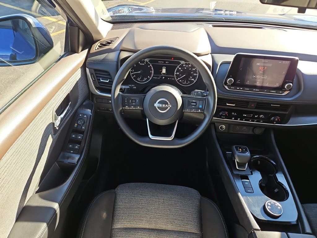 Used 2023 Nissan Rogue SV AWD/4WD image 12