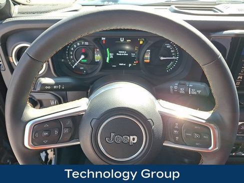 Used 2024 Jeep Wrangler Unlimited Sahara w/ Technology Group AWD/4WD image 4