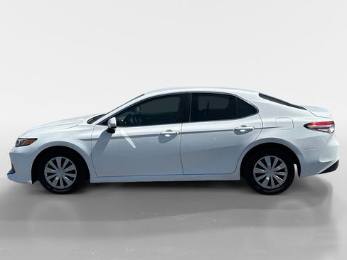 Used 2018 Toyota Camry LE FWD image 2